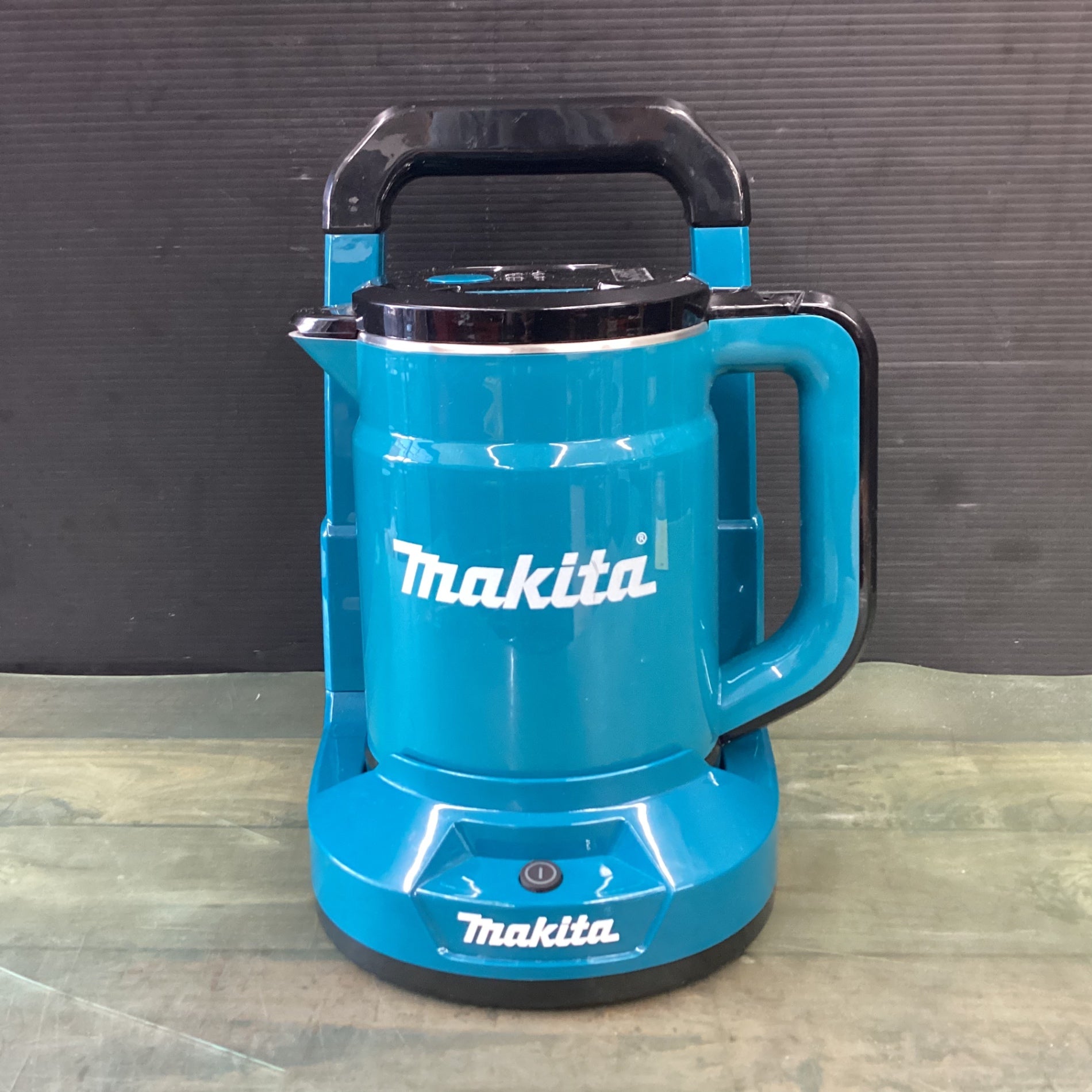 【中古美品】 マキタ(makita) コードレスケトル KT360DZ 【東大和店】 マキタ(makita) コードレスケトル KT360DZ 【東大和店】 – アクト