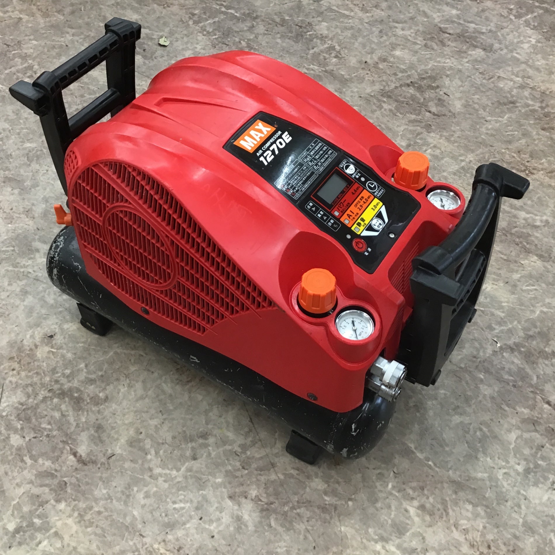☆マックス(MAX) エアコンプレッサー AK-HH1270E_レッド所沢店 ☆マックス(MAX) エアコンプレッサー AK-HH1270E_レッド所沢店