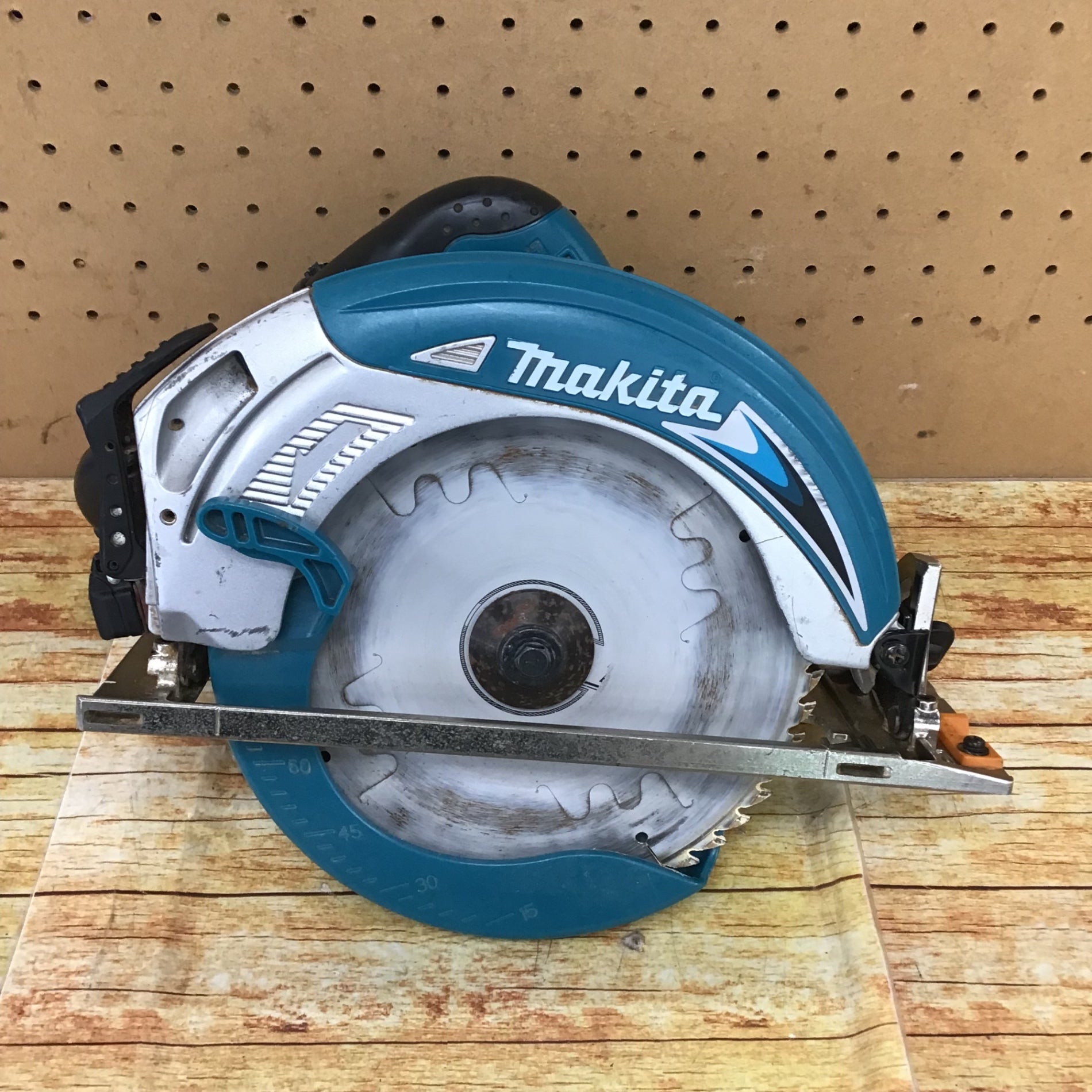☆マキタ(makita) 丸のこ 5837BA【川崎店】 – アクトツール ☆マキタ(makita) 丸のこ 5837BA【川崎店】 – アクトツール