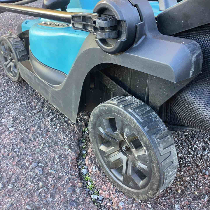 【店頭受取り限定】マキタ(Makita) 330ミリ充電式芝刈機 18V バッテリ、充電器別売 MLM330DZ 青【越谷店】