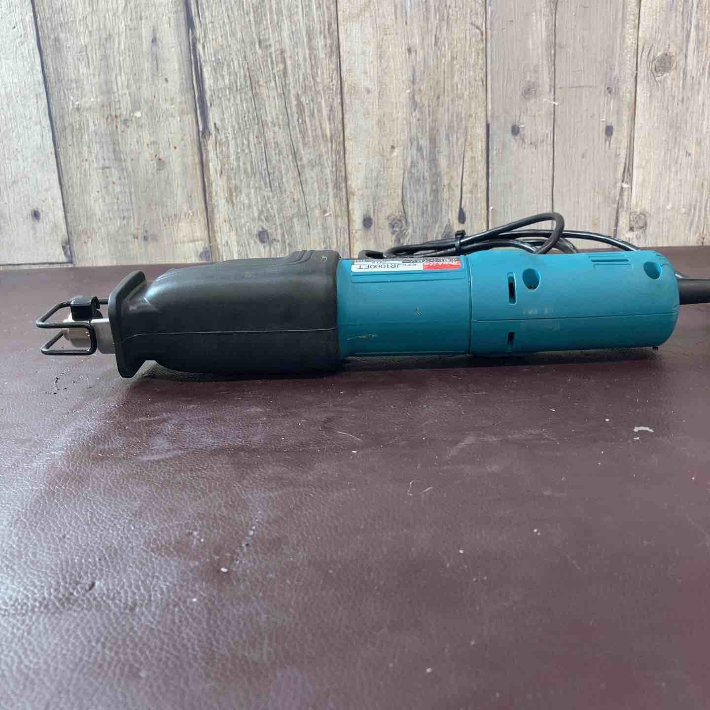 中古品】マキタ(makita) 小型レシプロソーJR1000FTK 刃多数付属【東大
