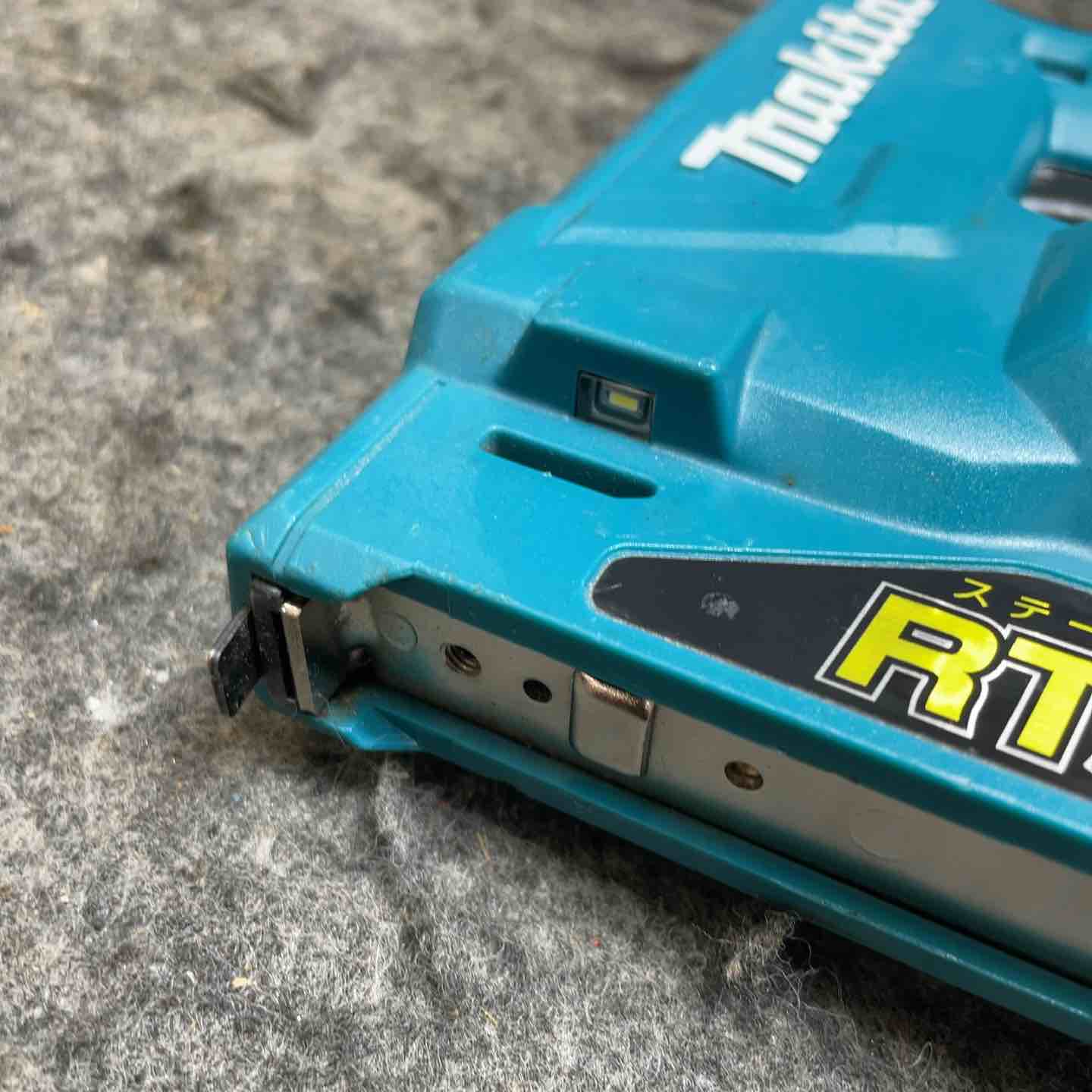 マキタ(makita) コードレスタッカ ST112DZK 18V6.0Ahバッテリー付