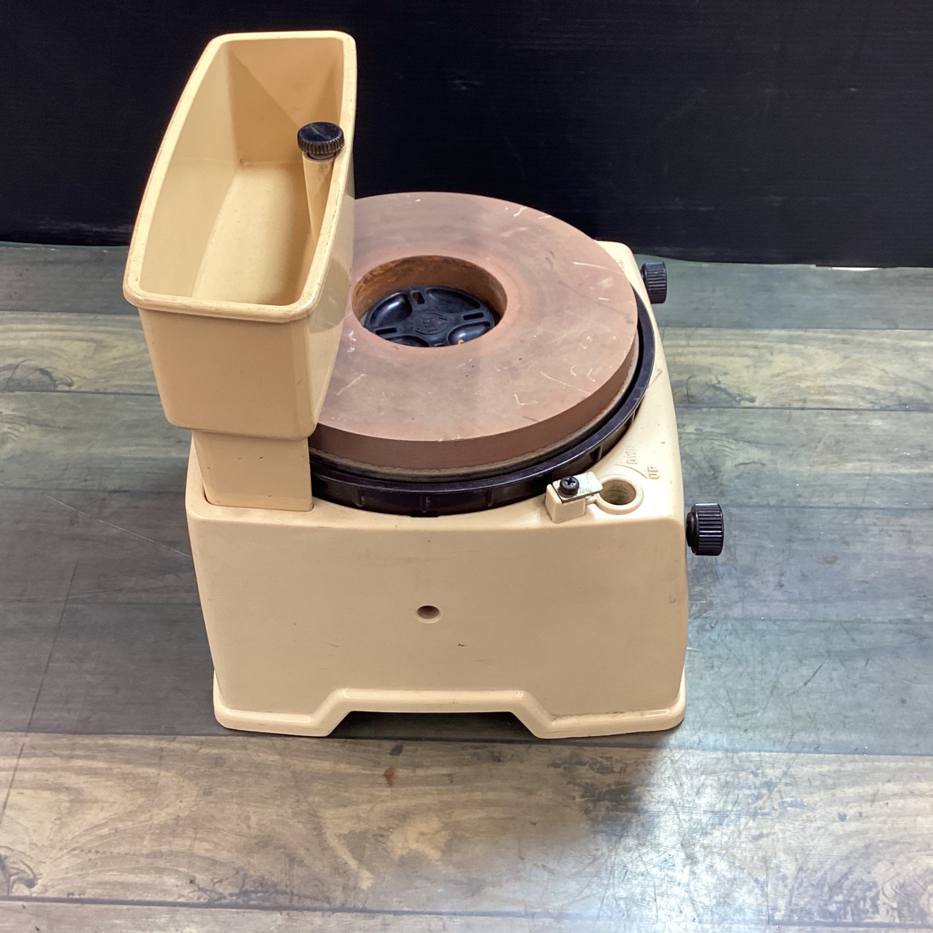 マキタ(makita) 刃物研磨機 9820 【東大和店】 – アクトツール