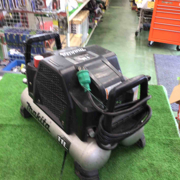 【ジャンク品】マキタ(Makita) エアコンプレッサ(黒) (50/60Hz) AC462XLB【桶川店】