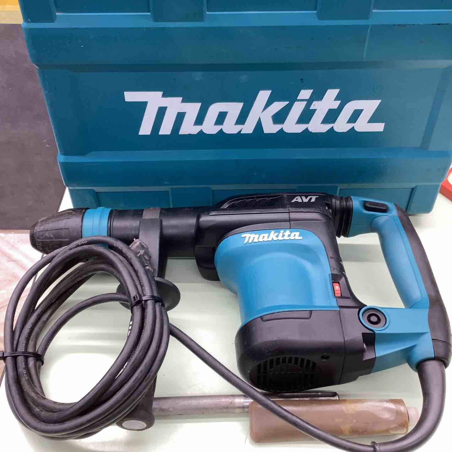 ☆未使用品☆ makita マキタ 100V 電動ハンマー HM0810 ケース ☆未使用品☆ makita マキタ 100V 電動ハンマー HM0810 ケース