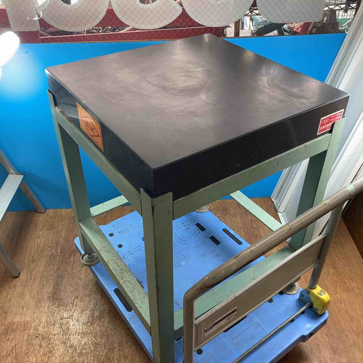 【中古品/店頭受取り限定】NSK(武蔵野精機) 精密石定盤 (W600D600H100㎜) 脚付き【岩槻店】