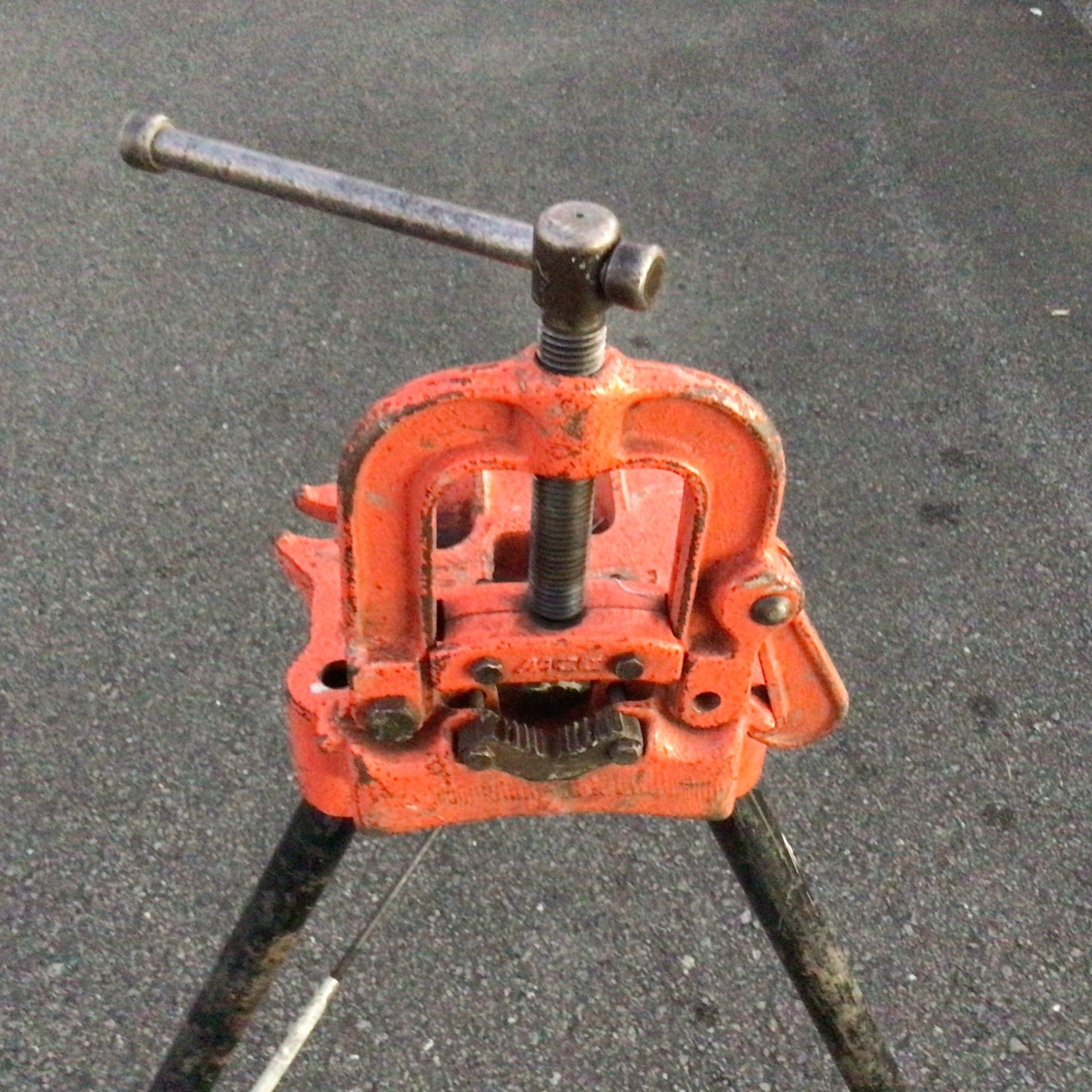 MCC VL-No.0 パイプバイス 中古品 【ハンズクラフト宜野湾店】 〇MCC 脚付パイプバイス VL-NO.0 VL-N00【東大和店】 – アクトツール