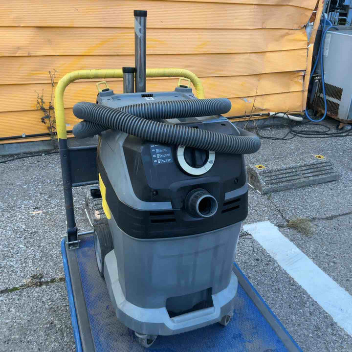 【店頭受取り限定】ケルヒャー(KARCHER) 業務用 乾湿両用バキュームクリーナー NT 30/1 Tact 帯電防止(1.148-208.0) ※型式恐らく【草加店】