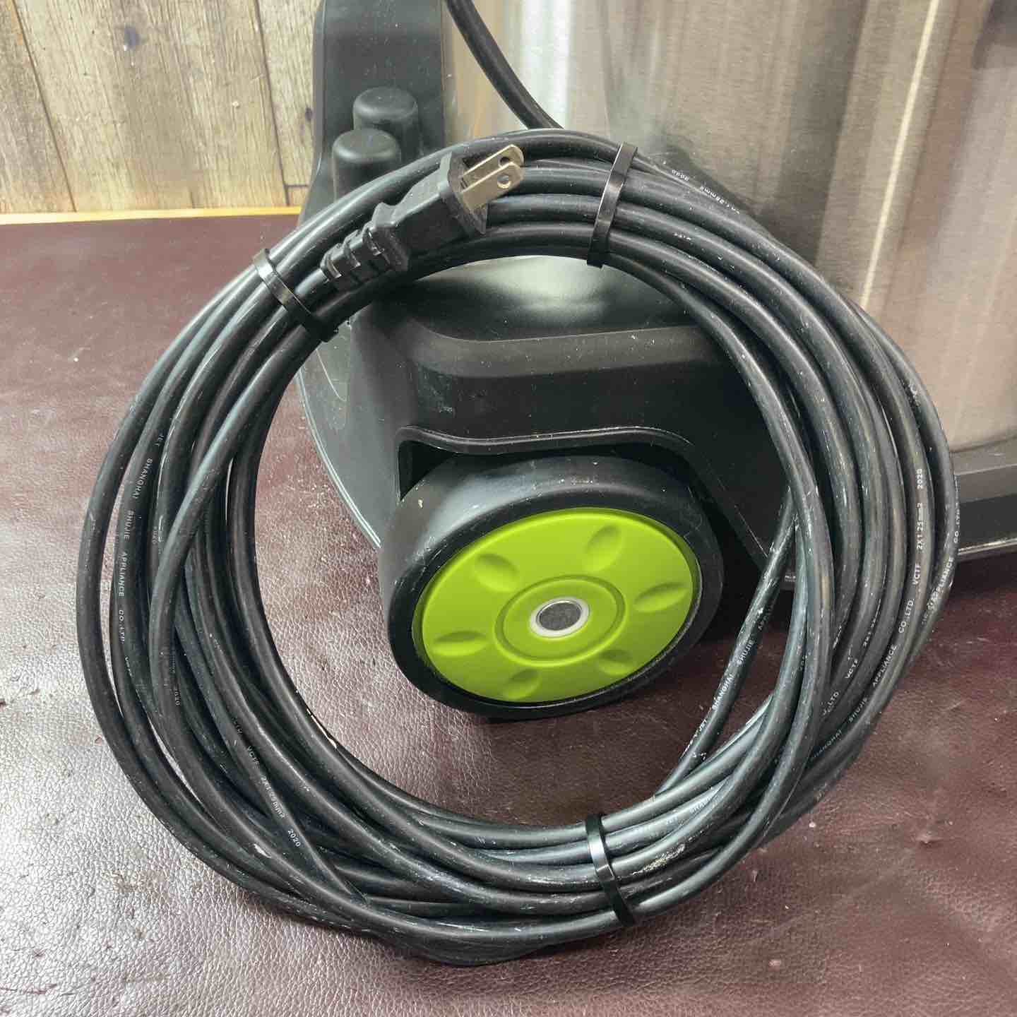 中古品】ミナト 乾湿両用掃除機 バキュームクリーナー MPV-201 (容量