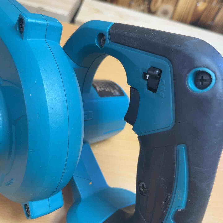 ★マキタ(makita) コードレスブロワ UB185DZ【越谷店】