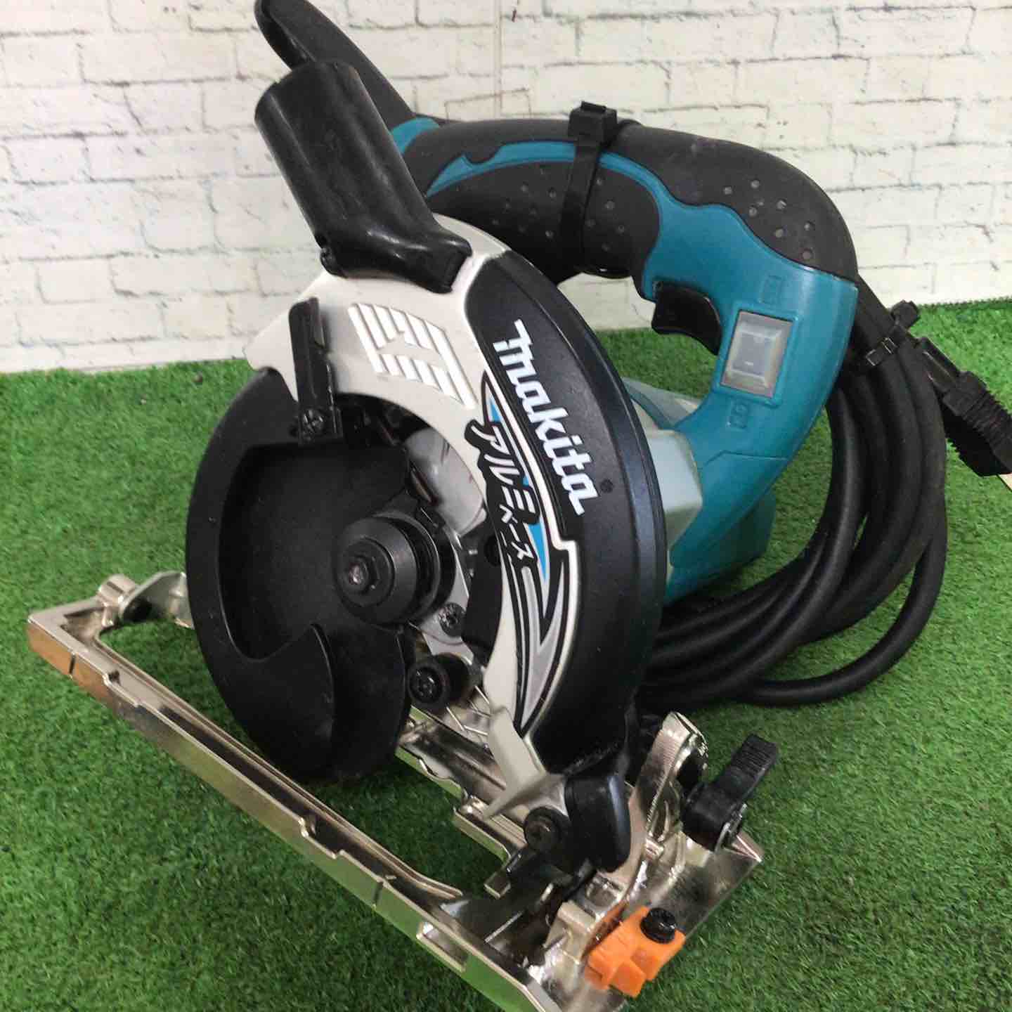 中古】【非常に良い】マキタ(Makita) 電気マルノコ アルミベース