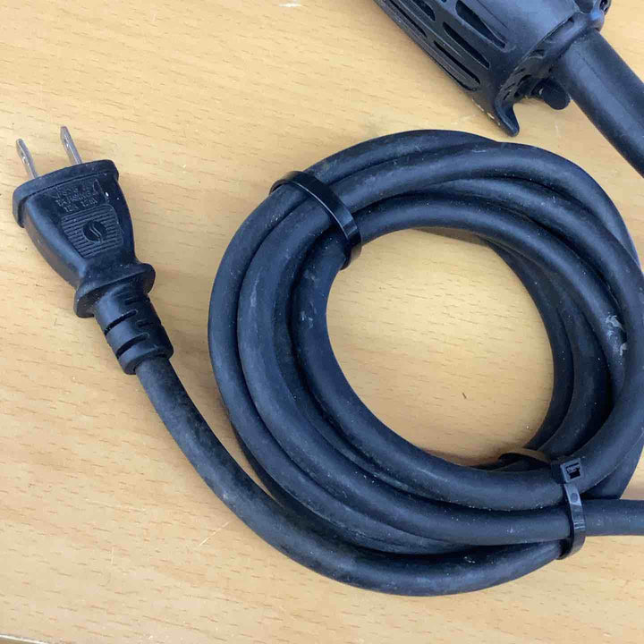 マキタ(makita) 100mmディスクグラインダ GA4032 DIY 鉄筋 アングル材 仕上げ磨き 建築 石材 加工 コンクリート ブロック レンガ タイル 研磨 ガラス 断面磨き 加工【越谷店】