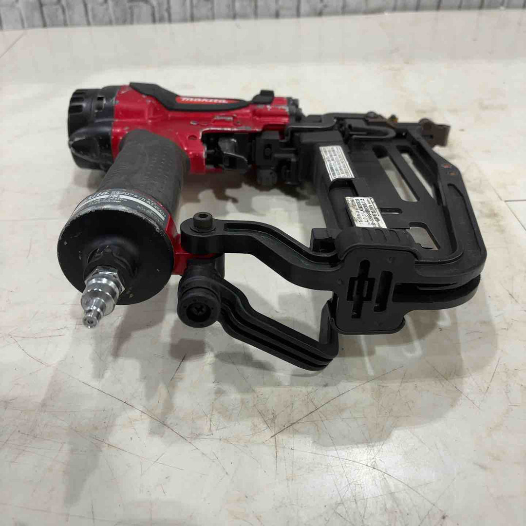 ◇マキタ(makita) 高圧フロアタッカ AT450H (4MA) 動作確認済み【川口店】