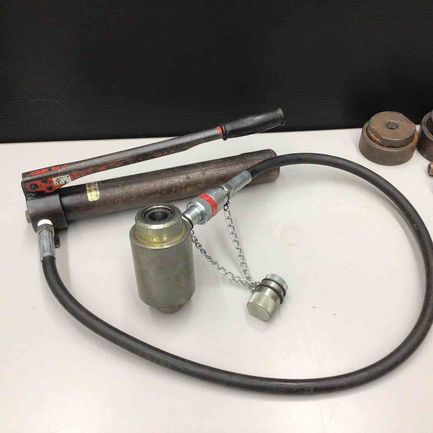 【中古】【動作OK】【店頭引取限定】　パンチャー　ＩＺＵＭＩ　ＳＨ－１０－１　 中古品】〇IZUMI 手動油圧パンチャー SH-10-1 錆あり【戸田店