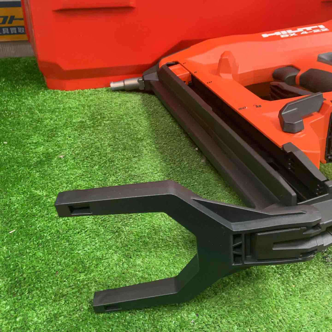 ヒルティ(Hilti) コードレスコンクリートネイラー BX 4 22 (フルセット バッテリー2個 22V 2.6Ah )【草加店】