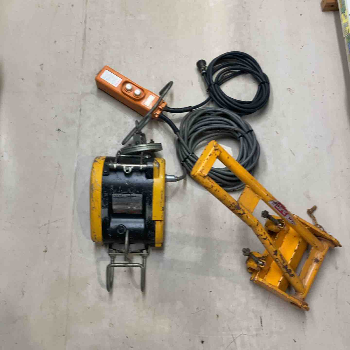 店頭受取り限定】◇リョービ(RYOBI) 電動ウインチ(ワイヤー) WI-61A
