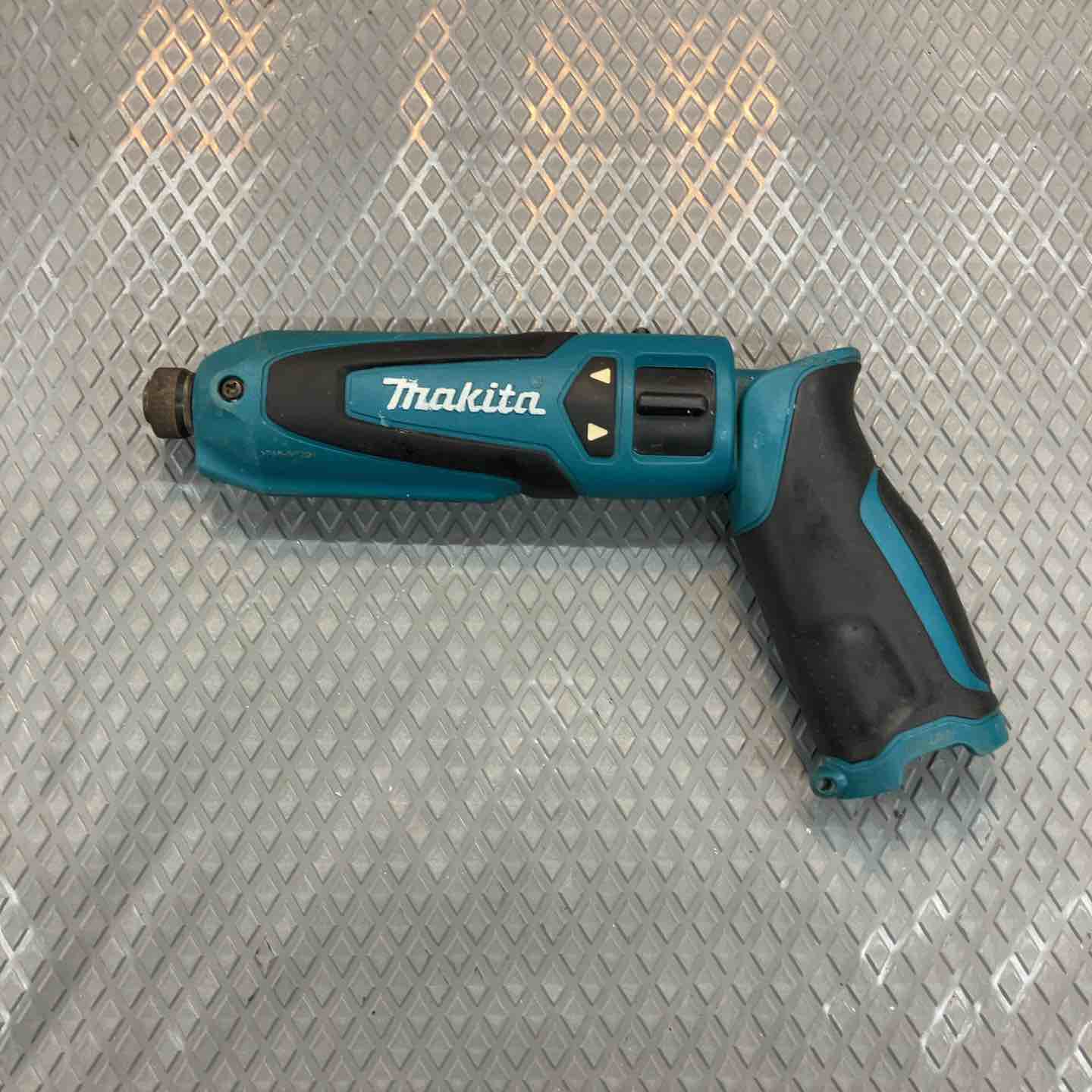 中古品】マキタ(makita) 充電式ペンインパクトドライバ TD021DS【所沢