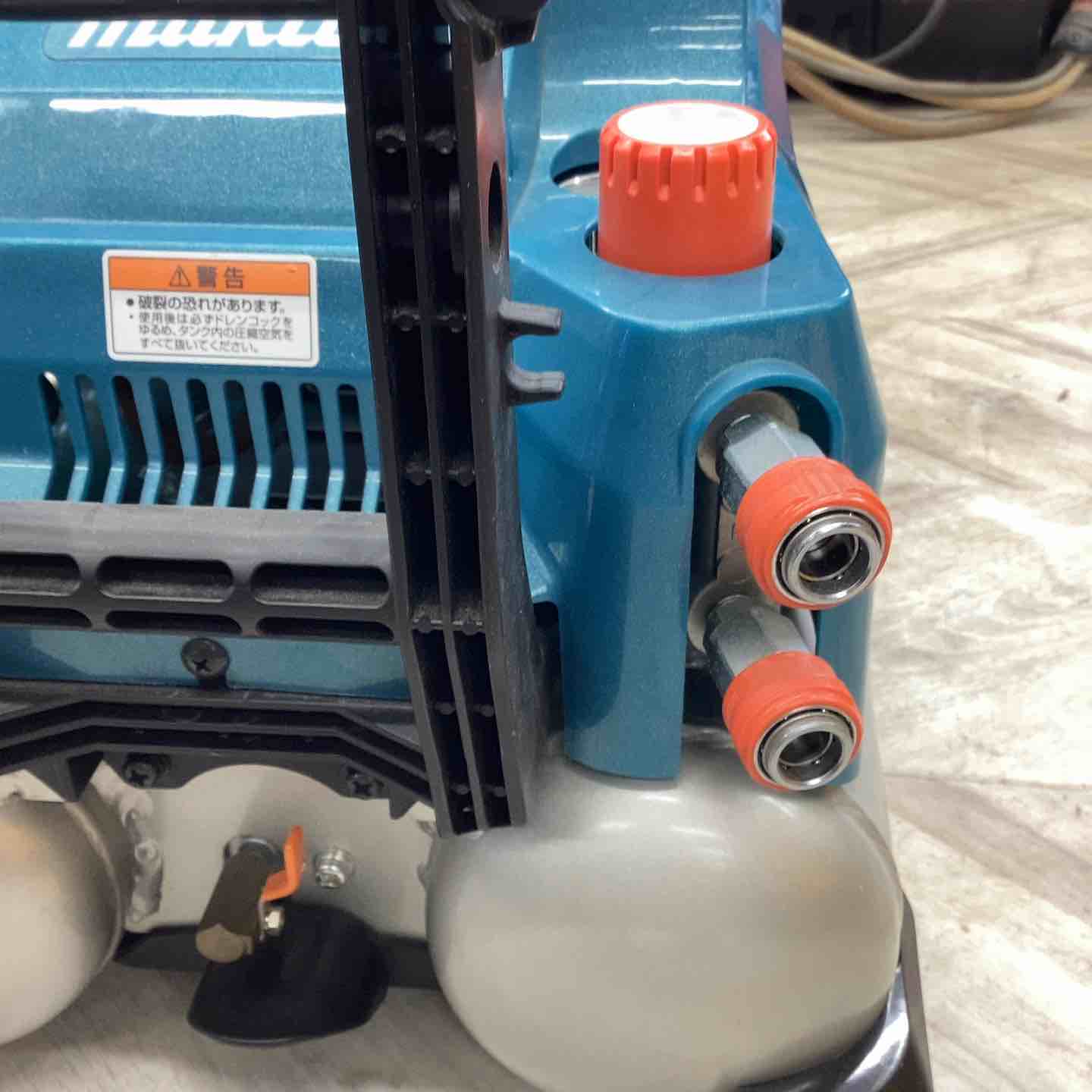 マキタ　makita　 エアーコンプレッサー　AC461XLH ブルー　11L　高圧4口　動作確認済み マキタ AC461XLH 高圧専用エアコンプレッサ (青) ウエダ金物【公式サイト】