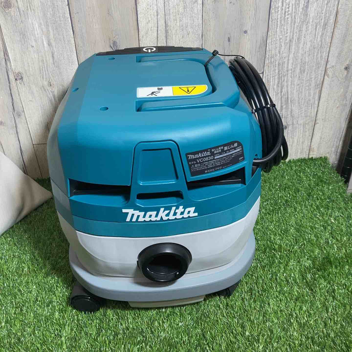 ★マキタ(makita) 集じん機 乾式 VC0830 連動機能 ホース・袋付き【戸田店】