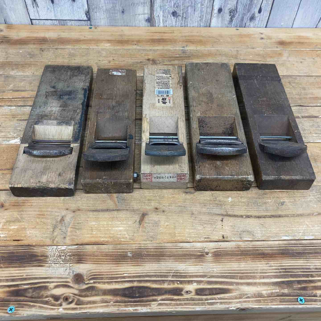 【中古品】 利休、近房、儀助、本忠正、左近、鉋5個セット 鉋 かんな カンナ 和工具 大工道具 鑿 のみ 鋸 のこ 【東大和店】
