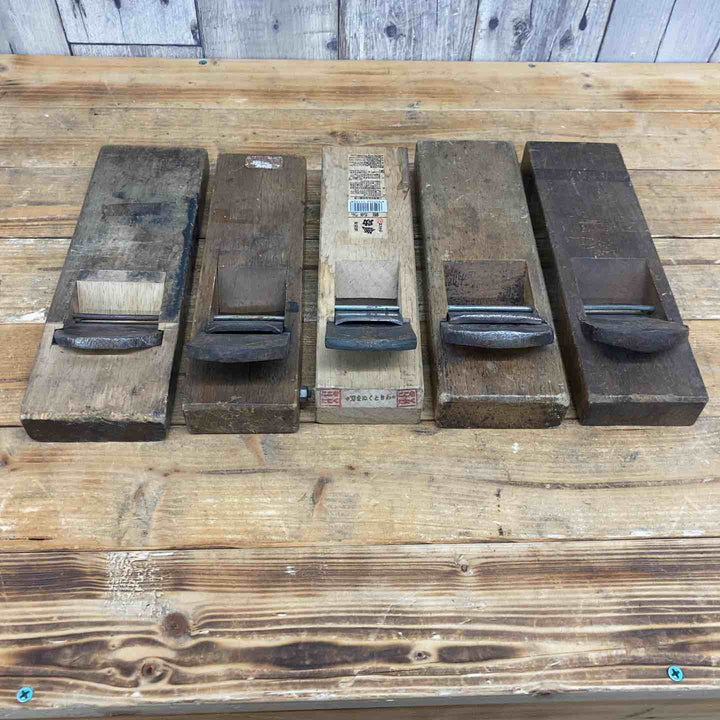 【中古品】 利休、近房、儀助、本忠正、左近、鉋5個セット 鉋 かんな カンナ 和工具 大工道具 鑿 のみ 鋸 のこ 【東大和店】