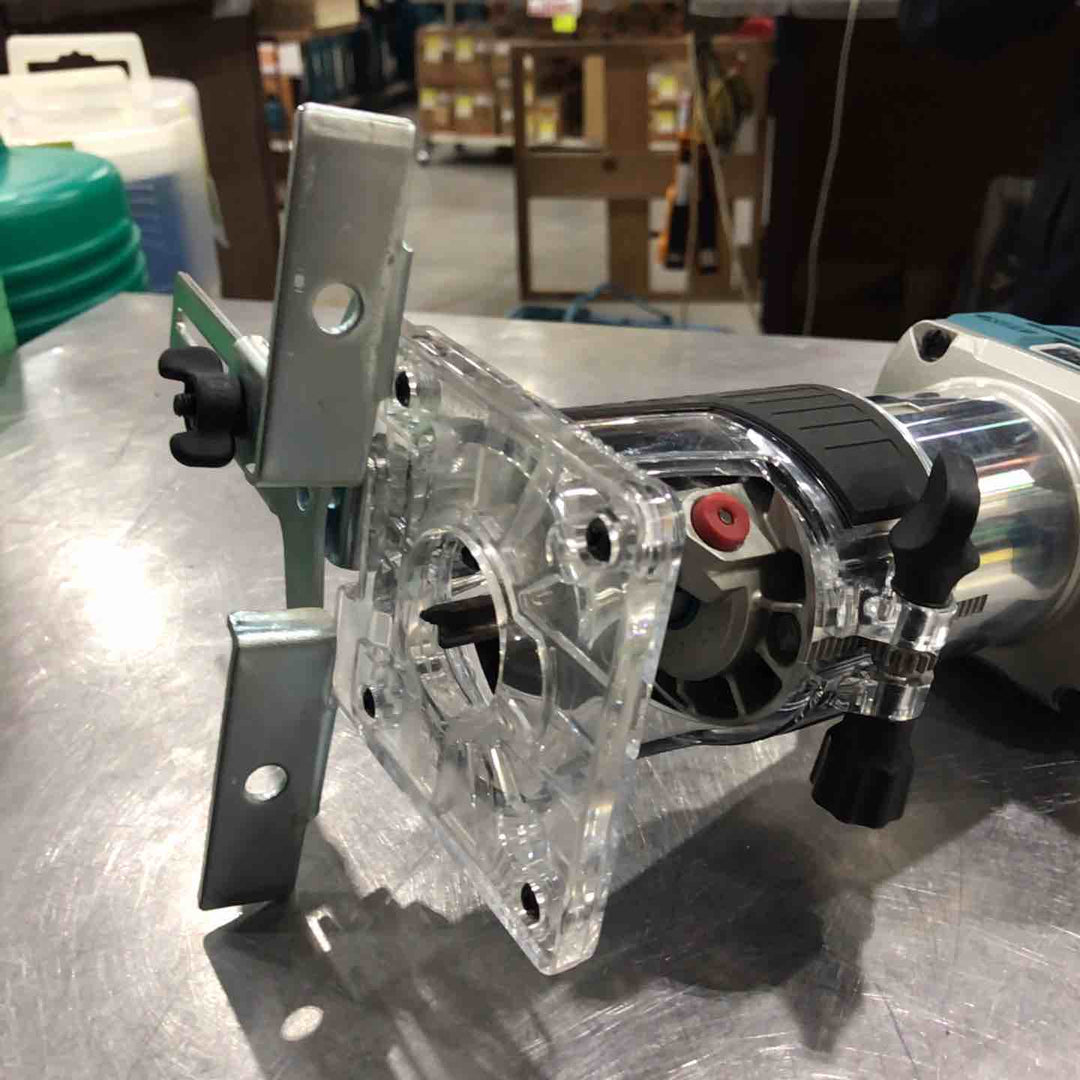 ★マキタ(makita) コードレストリマ RT001GZ【川口店】
