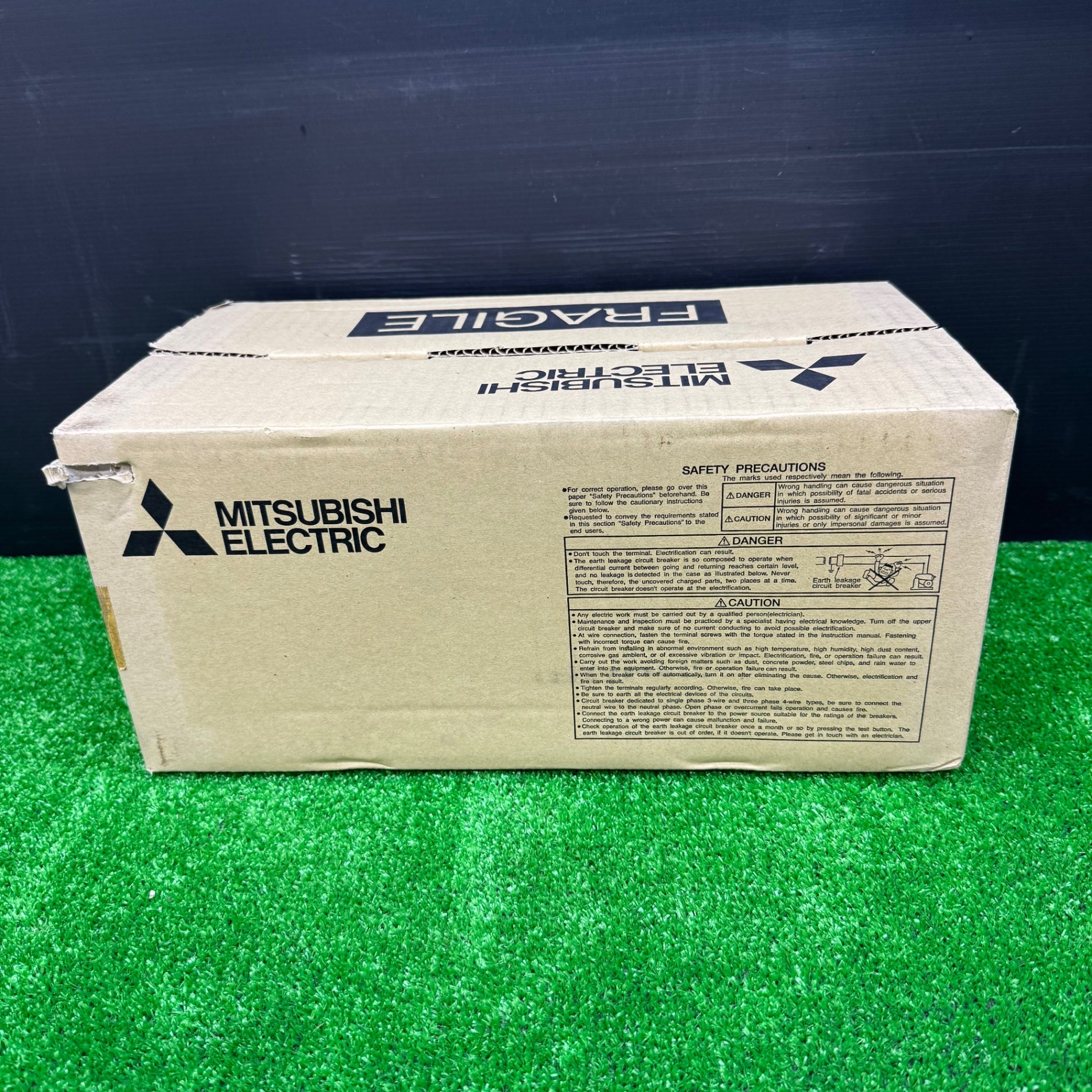 【未使用】三菱電機 ノーヒューズブレーカー NF400-CW 3P 300A ノーヒューズ遮断器【電材館越谷店】 未使用保管品】三菱電機 ノーヒューズブレーカー NF400-CW 3P 300A