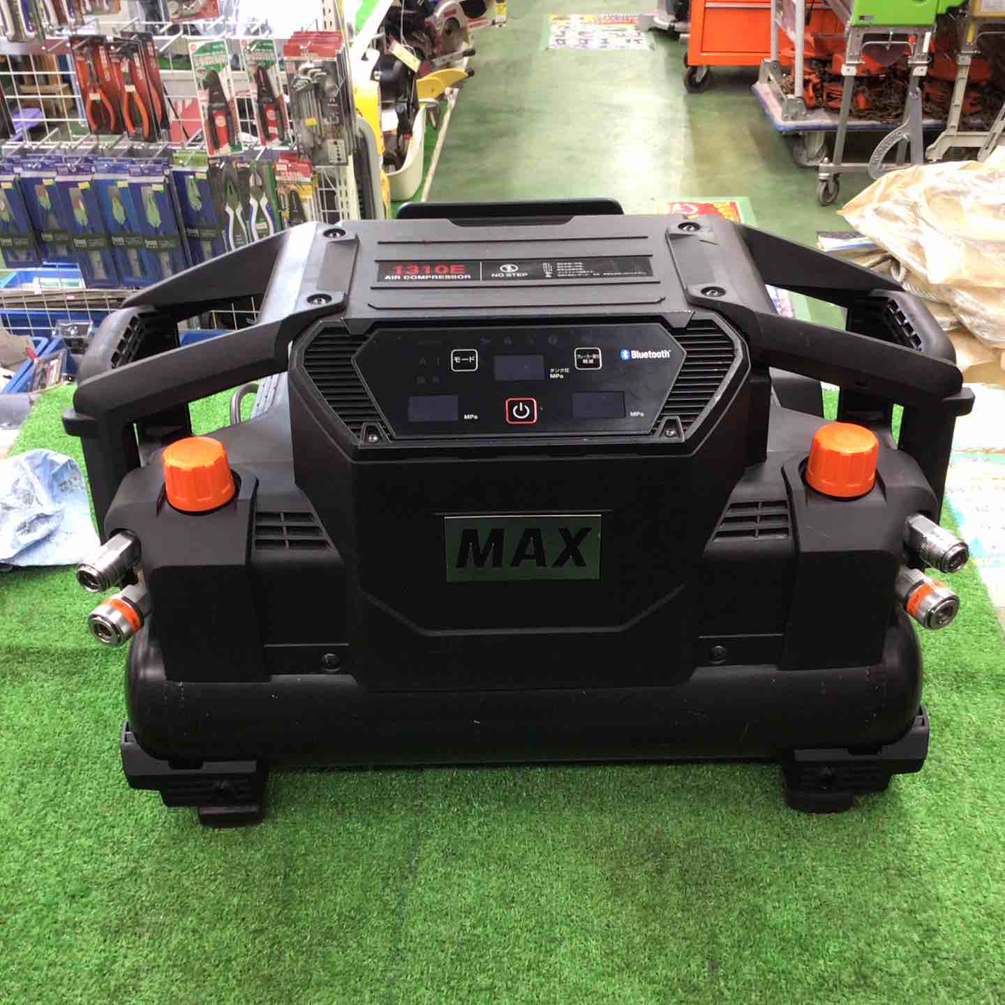 ★マックス(MAX) エアコンプレッサー AK-HH1310E_ブラック【戸田店】 ☆マックス(MAX) エアコンプレッサー AK-HH1310E_ブラック【戸田店