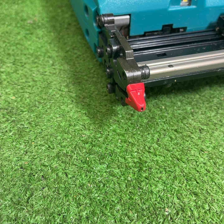 【中古品】 マキタ (makita) 35mmコードレスピンネイラ PT001GZK 【藤沢店】