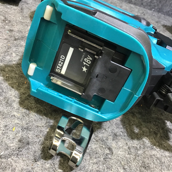 【美品】マキタ(makita) コードレスタッカー ST421DZK ※バッテリ1個付き！※【桶川店】