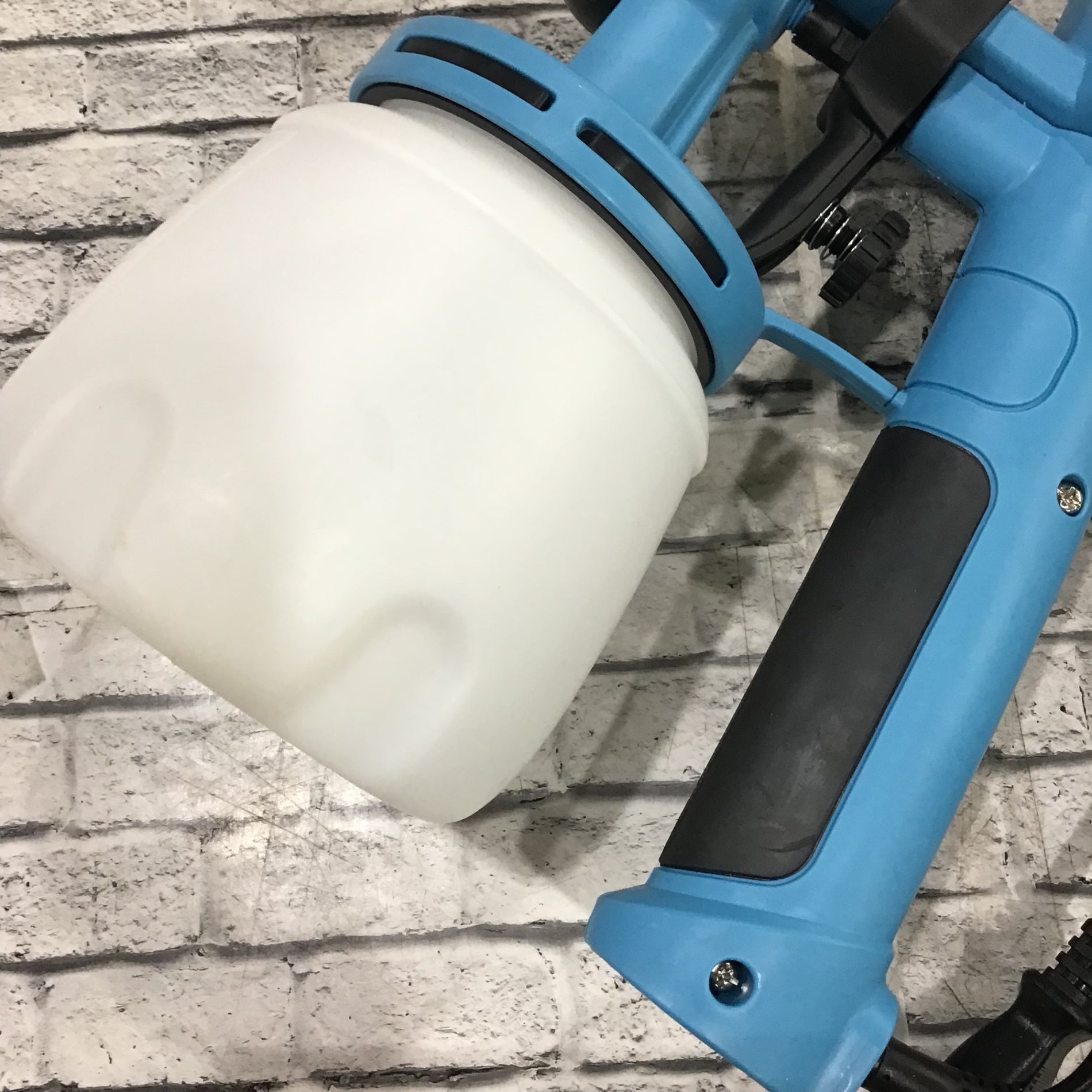 家庭用小型電動塗装機 ペンキ屋くん コンプレッサー要らずで