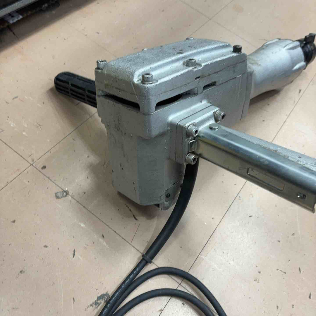 【店頭受取り限定】★マキタ(makita) 電動ハンマ 8600S【草加店】