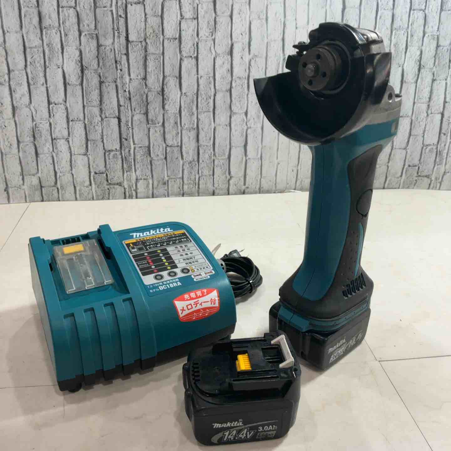 ☆マキタ(makita) 100mmコードレスディスクグラインダー GA400DRF