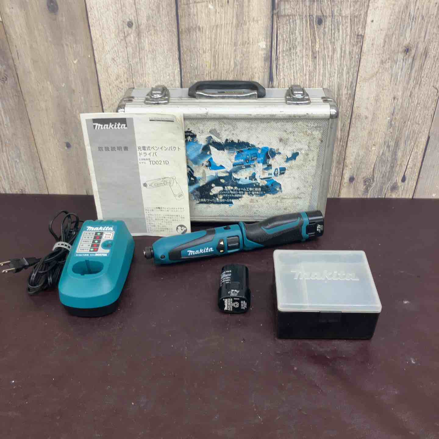 【中古品】 マキタ(makita) 充電式ペンインパクトドライバ TD021DS 【東大和店】 中古品】 マキタ(makita) 充電式ペンインパクトドライバ TD021DS