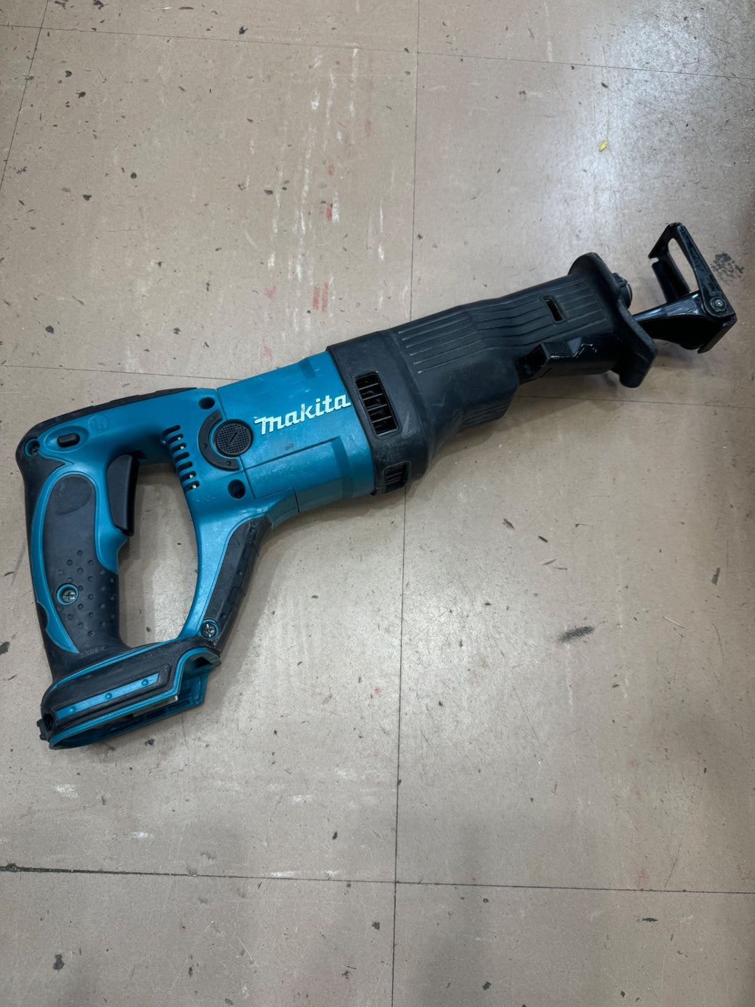 〇マキタ(makita) コードレスレシプロソー JR141DZK【草加店】