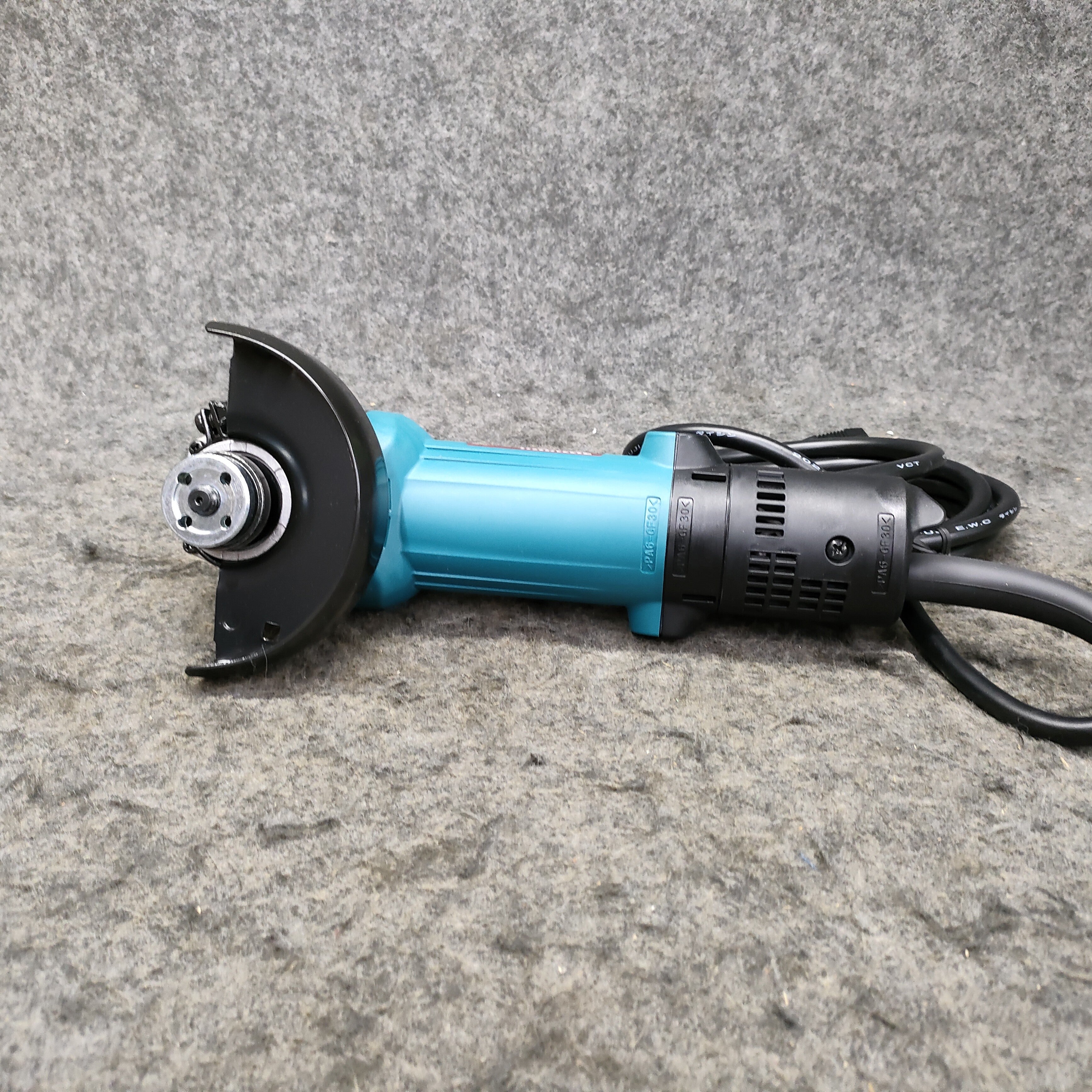 マキタ(makita) 100mmディスクグラインダ 9533B【桶川店】 ☆マキタ(makita) 100mmディスクグラインダ 9533B【桶川店】 – アクト