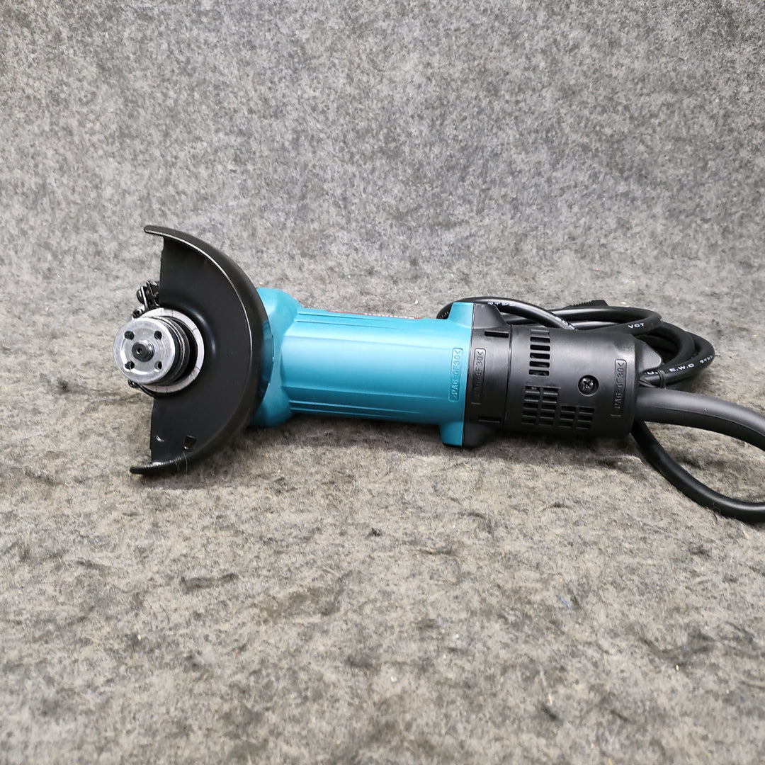 ☆マキタ(makita) 100mmディスクグラインダ 9533B【桶川店】