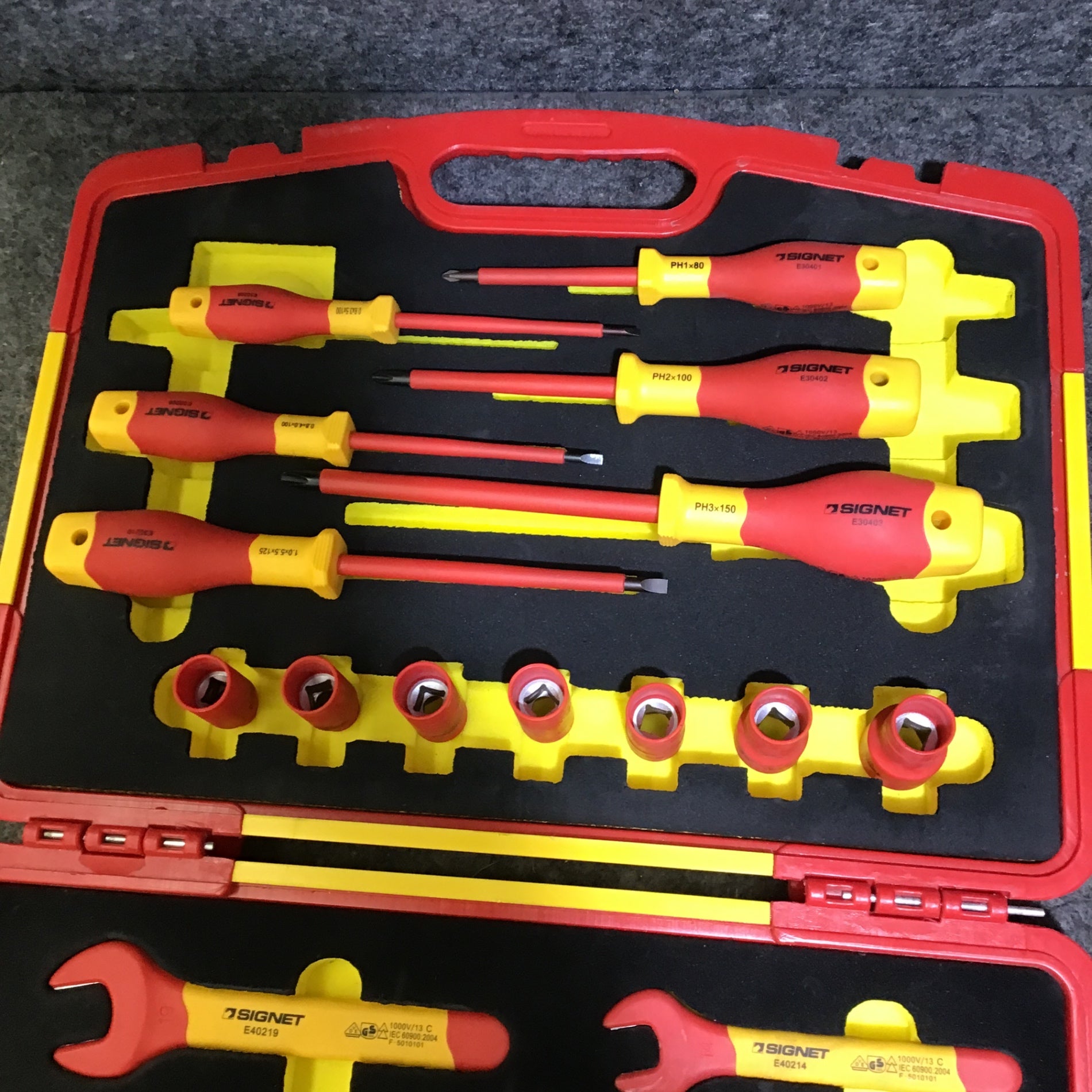 中古品】SIGNET(シグネット) 絶縁工具セット 22点組 ラチェット 中古品】SIGNET(シグネット) 絶縁工具セット 22点組 ラチェット