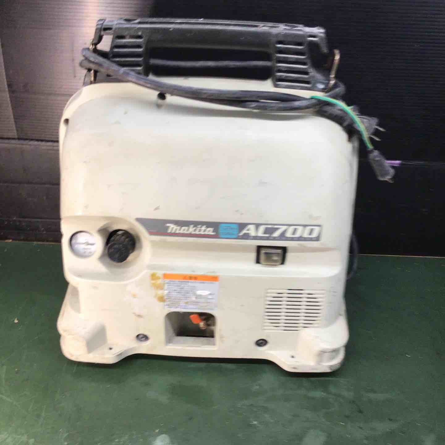 ☆マキタ(makita) エアコンプレッサー AC700【戸田店】 – アクト ☆マキタ(makita) エアコンプレッサー AC700【戸田店】 – アクト