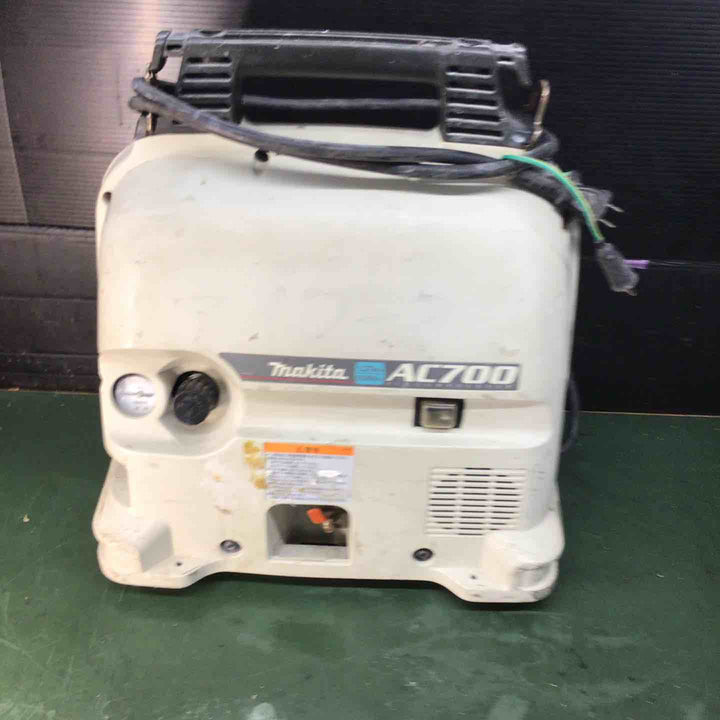 ★マキタ(makita) エアコンプレッサー AC700【戸田店】