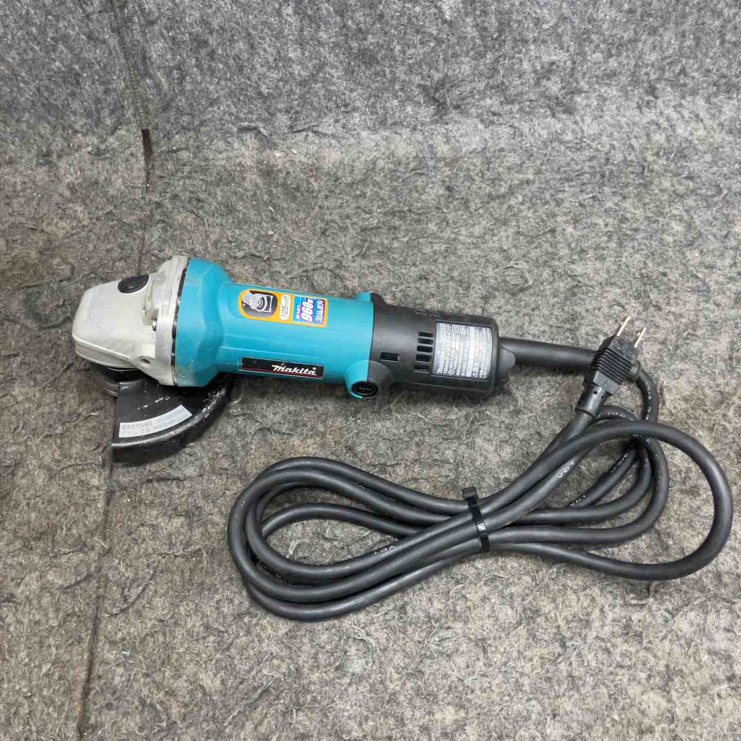 ☆マキタ(makita) 125mm ディスクグラインダ 9535B【鴻巣店】 ☆マキタ(makita) 125mm ディスクグラインダ 9535B【鴻巣店】 – アクト