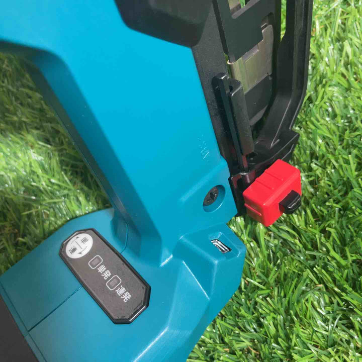 ★マキタ(makita) 40Vmax コードレスフロアタッカ ST003GZ 本体のみ【戸田店】