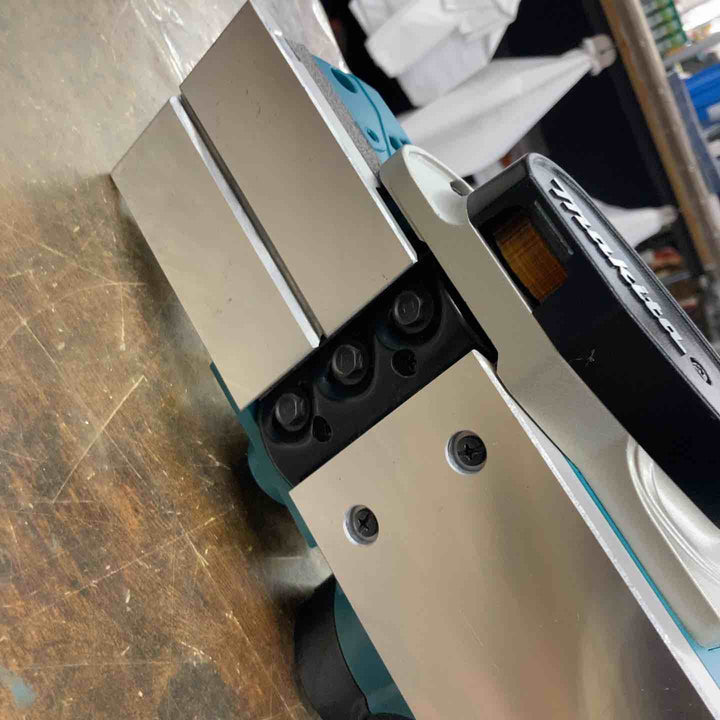 ★マキタ(makita) コードレスカンナ KP180DZ【戸田店】