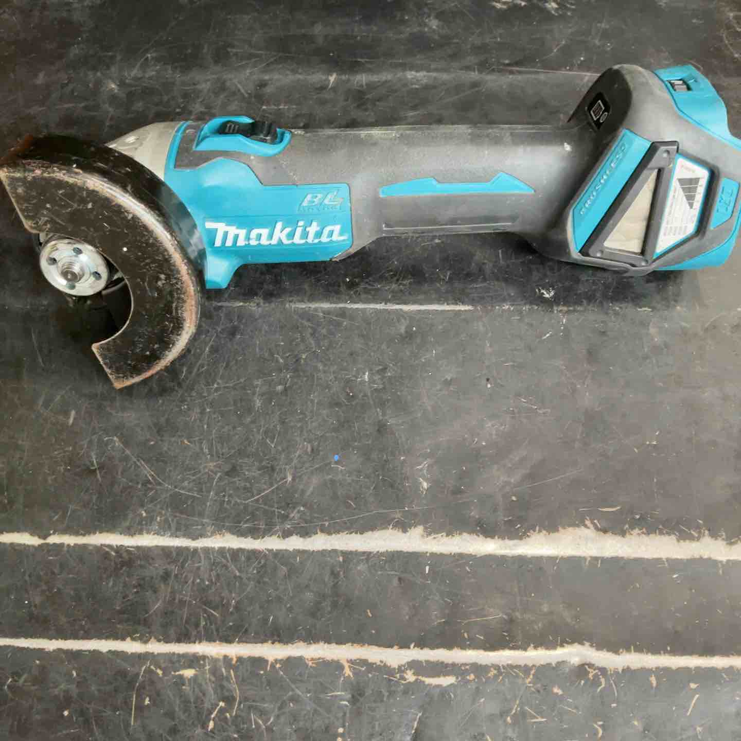 中古品 □ makita コードレスディスクグラインダ GA404DZN □ F □ ITSCLO0WMECQ マキタ(makita) GA404DZN 充電式ディスクグラインダ 本体のみ 送料無料