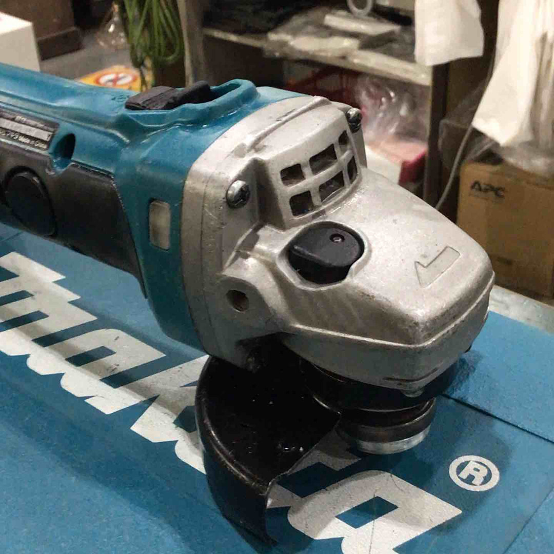 ☆マキタ(makita) コードレスディスクグラインダ GA402DZ【川口店】