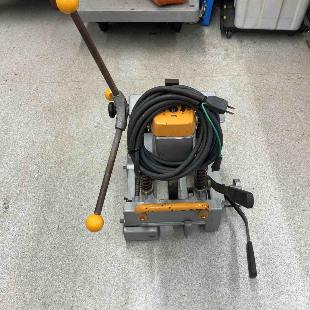 ◇マキタ(makita) 手動カクノミ 7303 角のみ【八潮店】