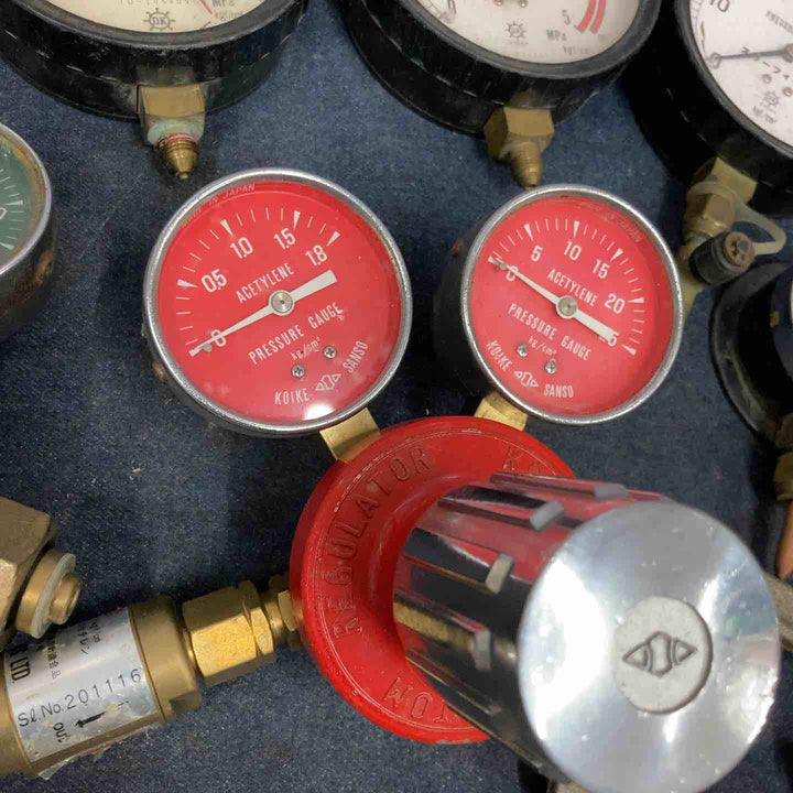 【現状品】中古小物まとめ売り プレッシャーゲージ レギュレーター 酸素調整器 アセチレン調整器 圧力計 小池酸素工業 等※動作未確認【八潮店】