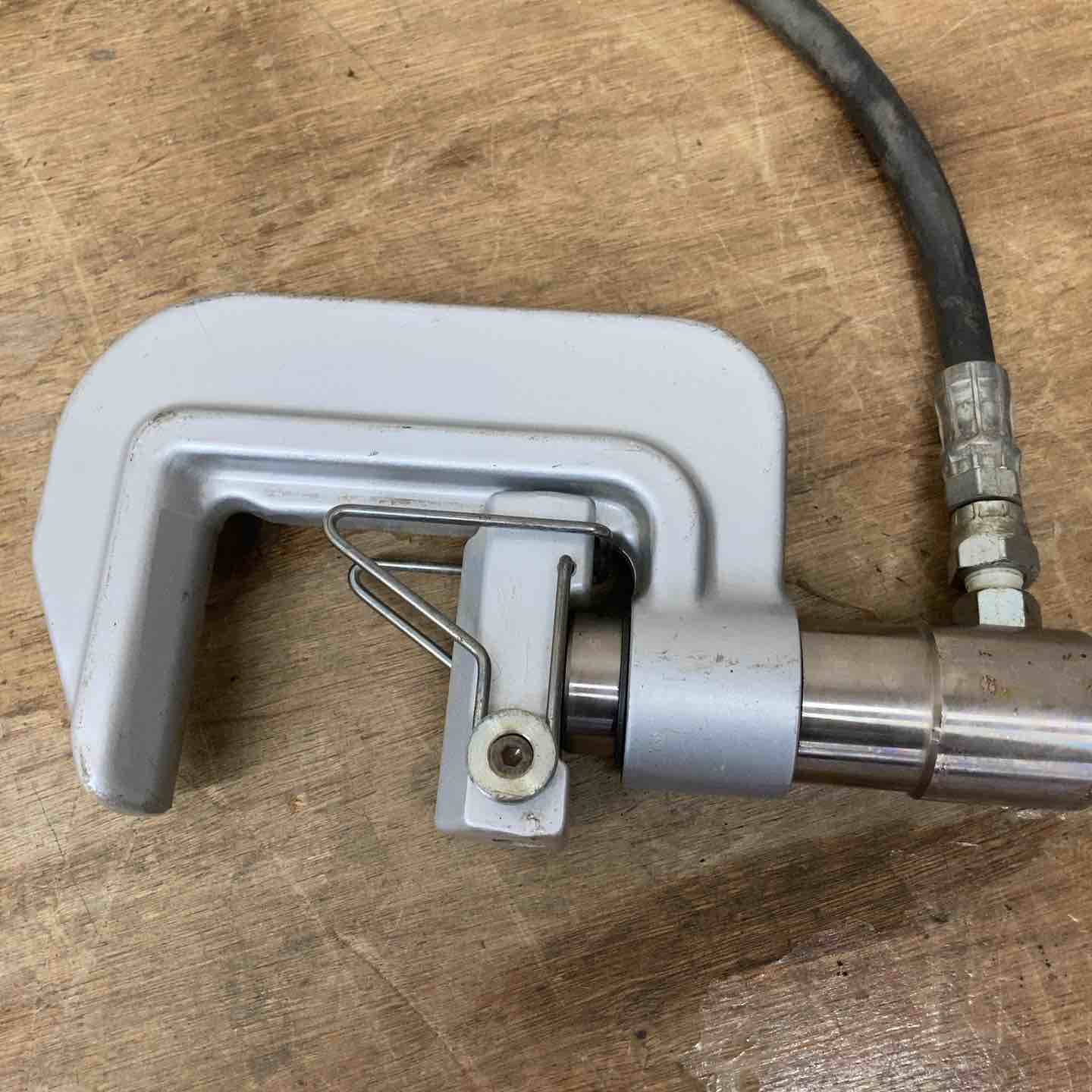 367 手動油圧式 パイプ圧着機 パイプ断水器 イクラ 育良精機 IS-50AH 美品　展示品 手動油圧式パイプ圧着機（断水機）『ISシリーズ』 | 育良精機