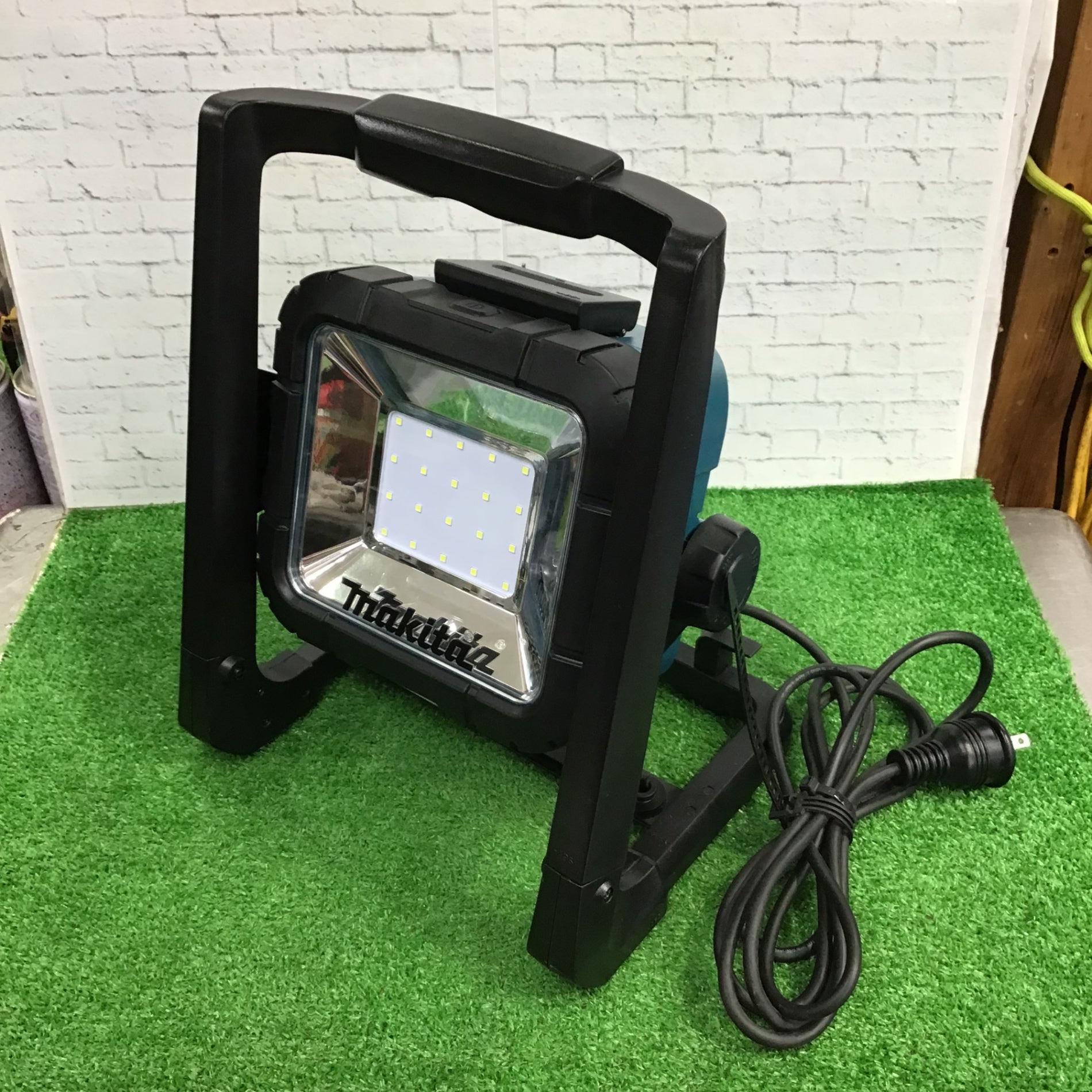 ☆マキタ(makita) コードレスLEDスタンドライト ML805【町田店