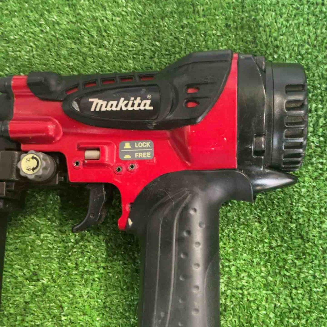 ★マキタ(makita) 高圧フロアタッカ AT450HA【草加店】